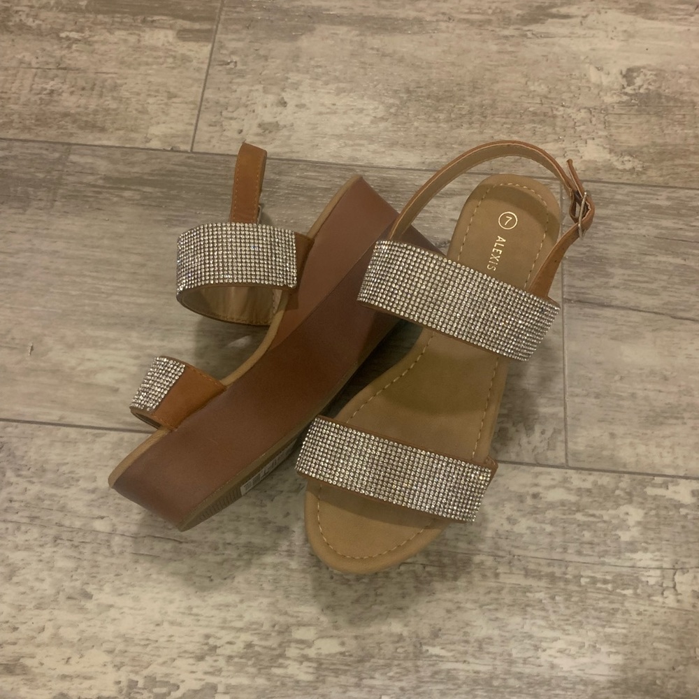 Platform Sandals - Picture 9 of 10